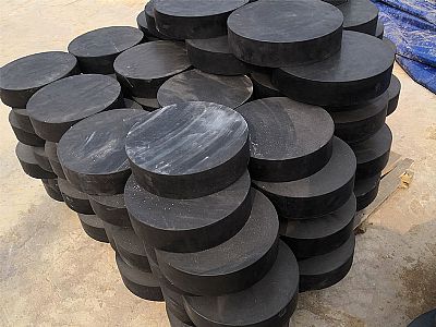 金湾区板式橡胶支座由若干层橡胶片与薄钢板经加压硫化